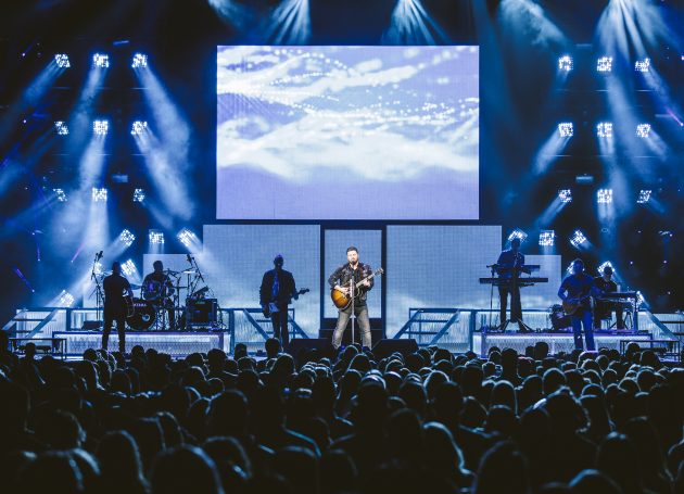 Chris Young Tour Launches To Sold-Out Arenas