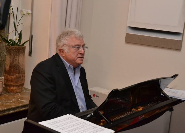 Randy Newman Apparently Cancels European Tour Because Of Knee Surgery