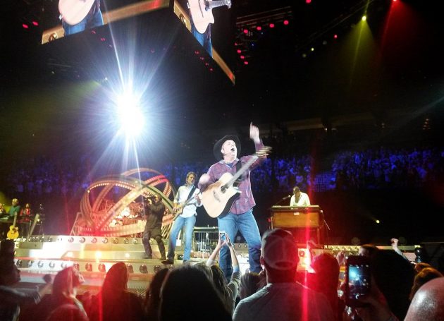 Garth Brooks Announces New Tour