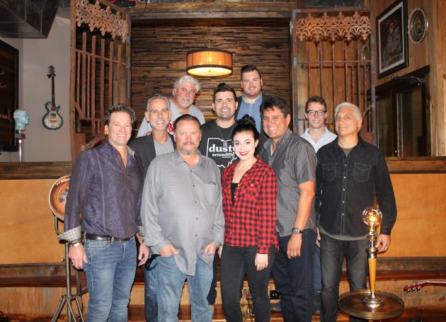 Country Powerhouse Josh Gracin Inks Deals With Reviver Records & 117 Management