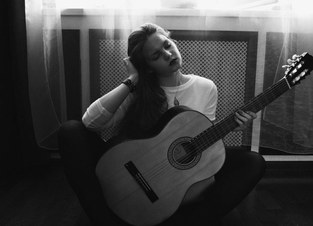 Woman with guitar