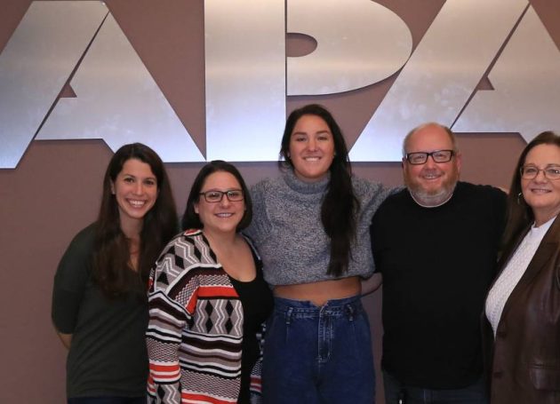 Rising Country Music Artist Allie Colleen Signs Exclusive Booking Deal With APA