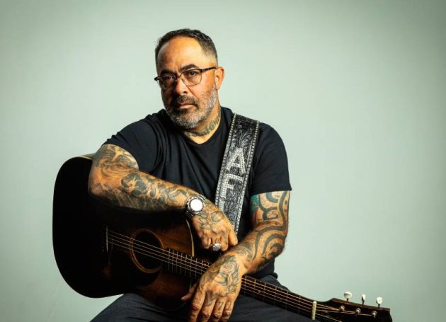 Aaron Lewis Announces 2023 'American Patriot' Acoustic Tour