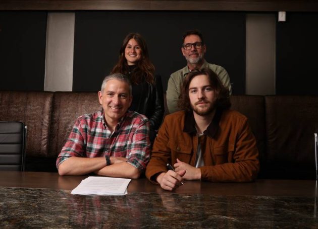 Rising Country Artist Lecade Signs With 10th Street Entertainment & WME