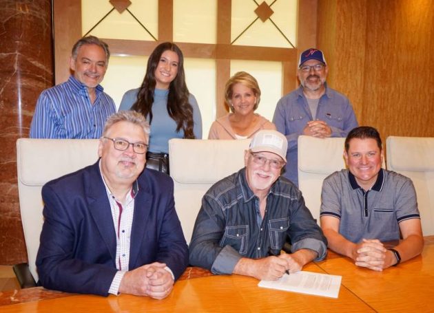 Hit Songwriter Brian White Signs With Red Street Publishing